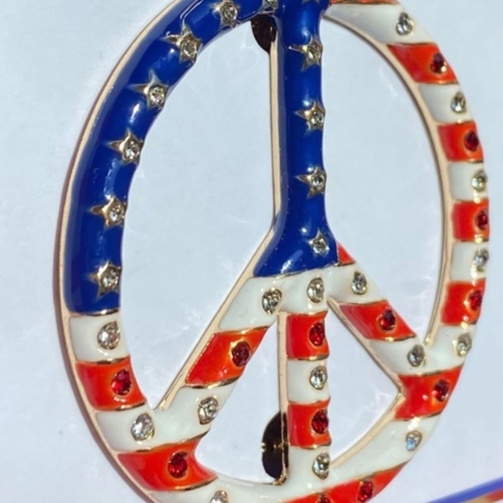 🇺🇸Vineyard Haven Peace sign patriotic brooch new - Picture 3 of 7